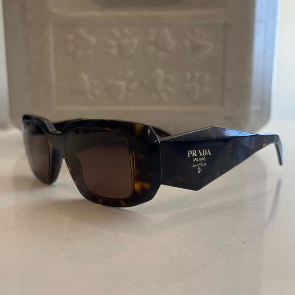 Prada sunglasses - Picture 1 of 9